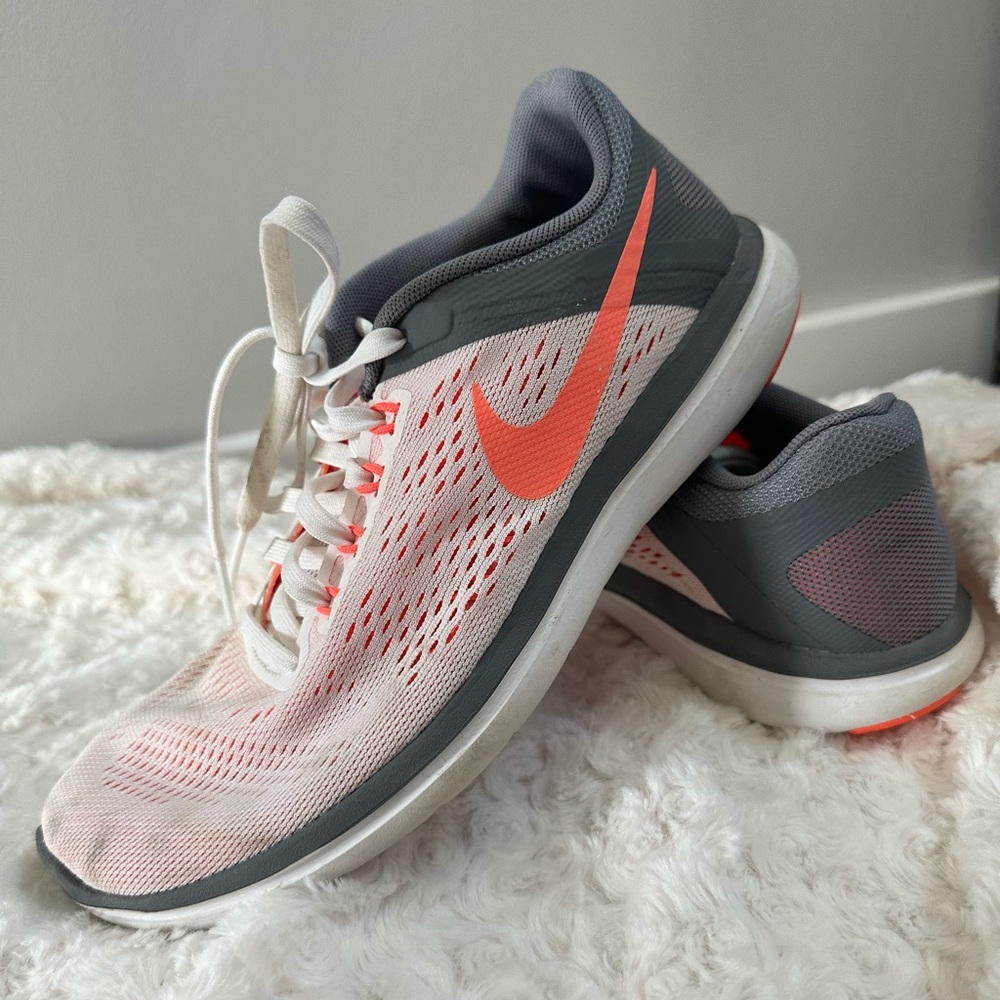 Nike Women’s FitSole Running Shoes (7.5)